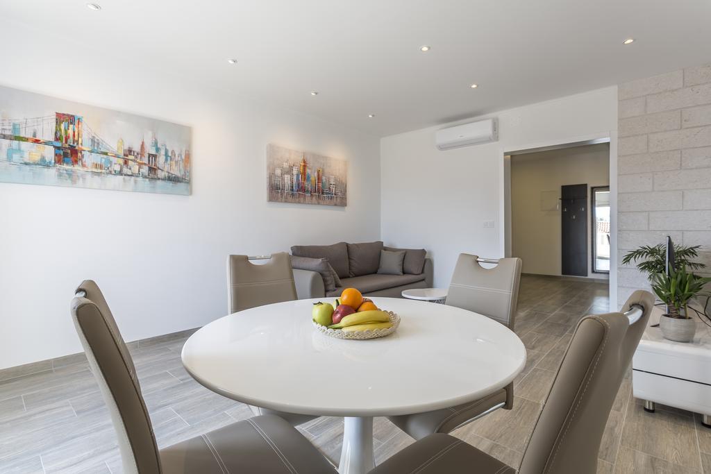 Apartments Biserka 볼 외부 사진