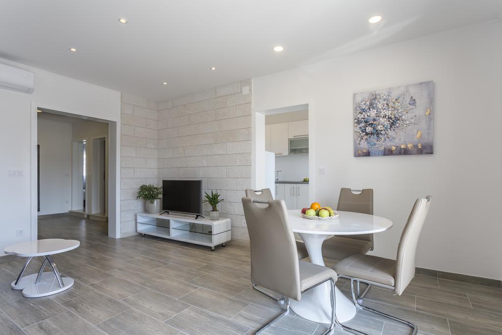 Apartments Biserka 볼 외부 사진