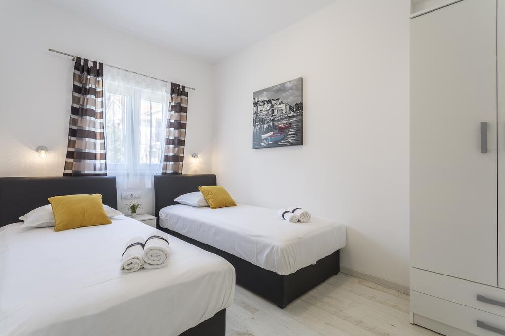 Apartments Biserka 볼 외부 사진