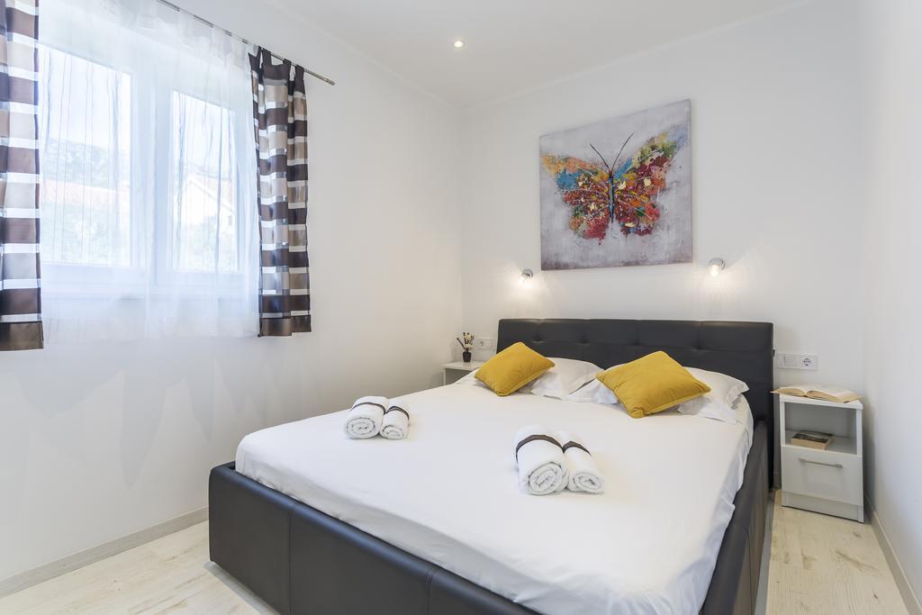Apartments Biserka 볼 외부 사진